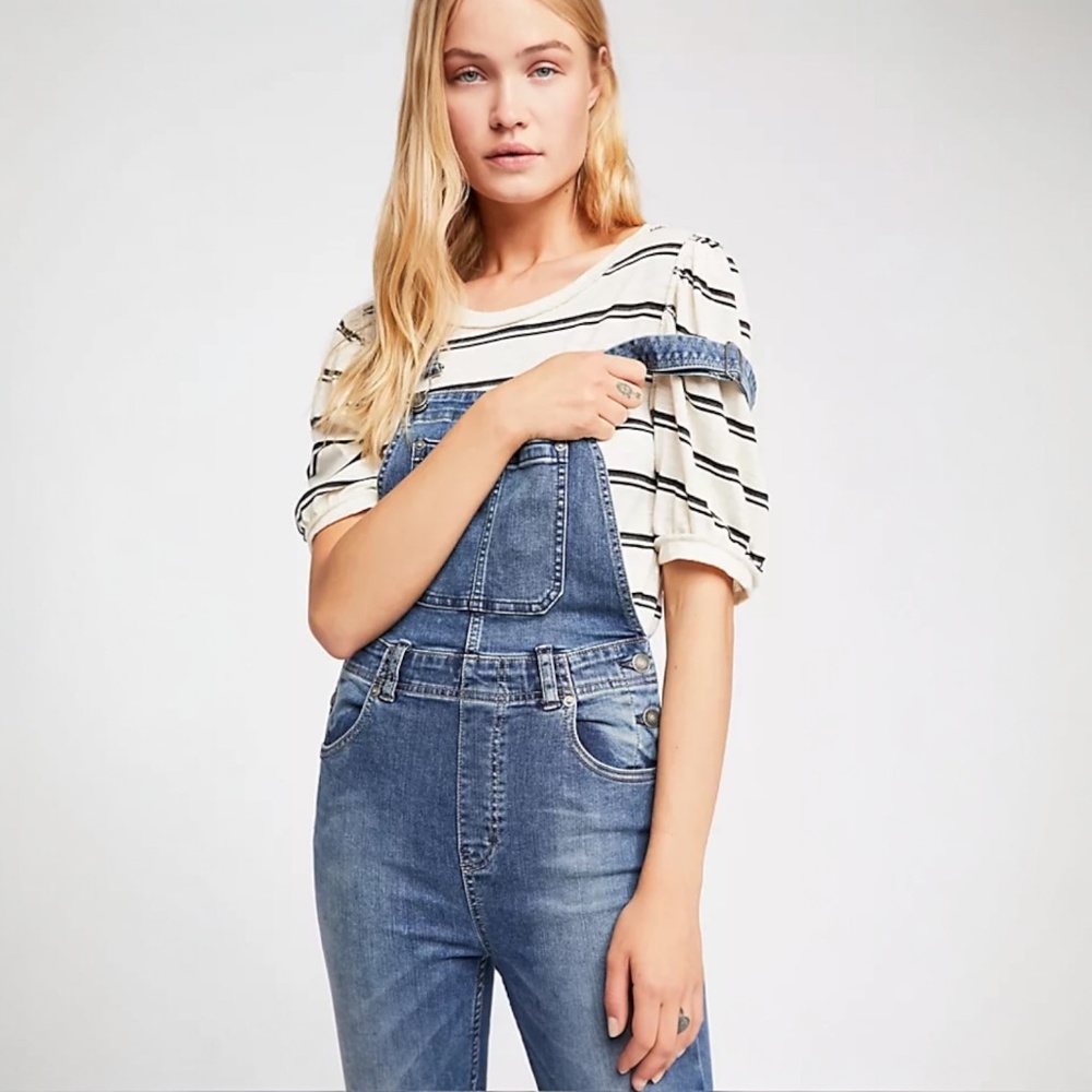 EUC ✵☽Free People☾✵ Denim Blue Jean Overalls | Slim Fit + Medium Wash | 25 XS 0